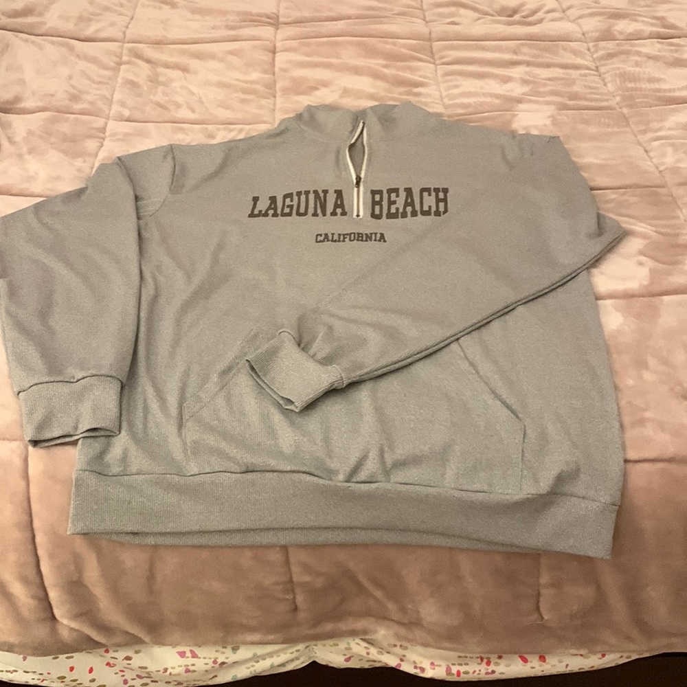 Grey sweatshirt with 3/4 zip